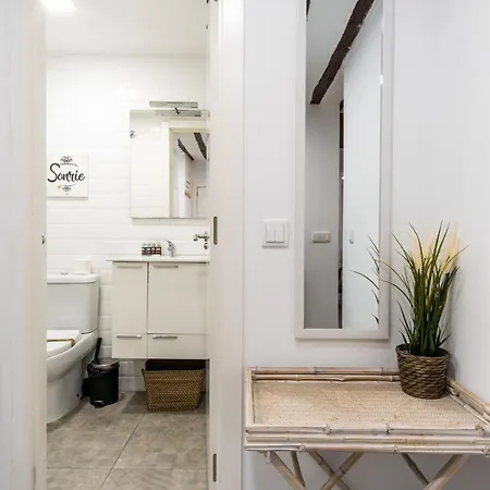 2 Bedrooms 1 Bathroom Furnished - Malasana - Modern In Downtown Area - Mintystay Madrid Esterno foto