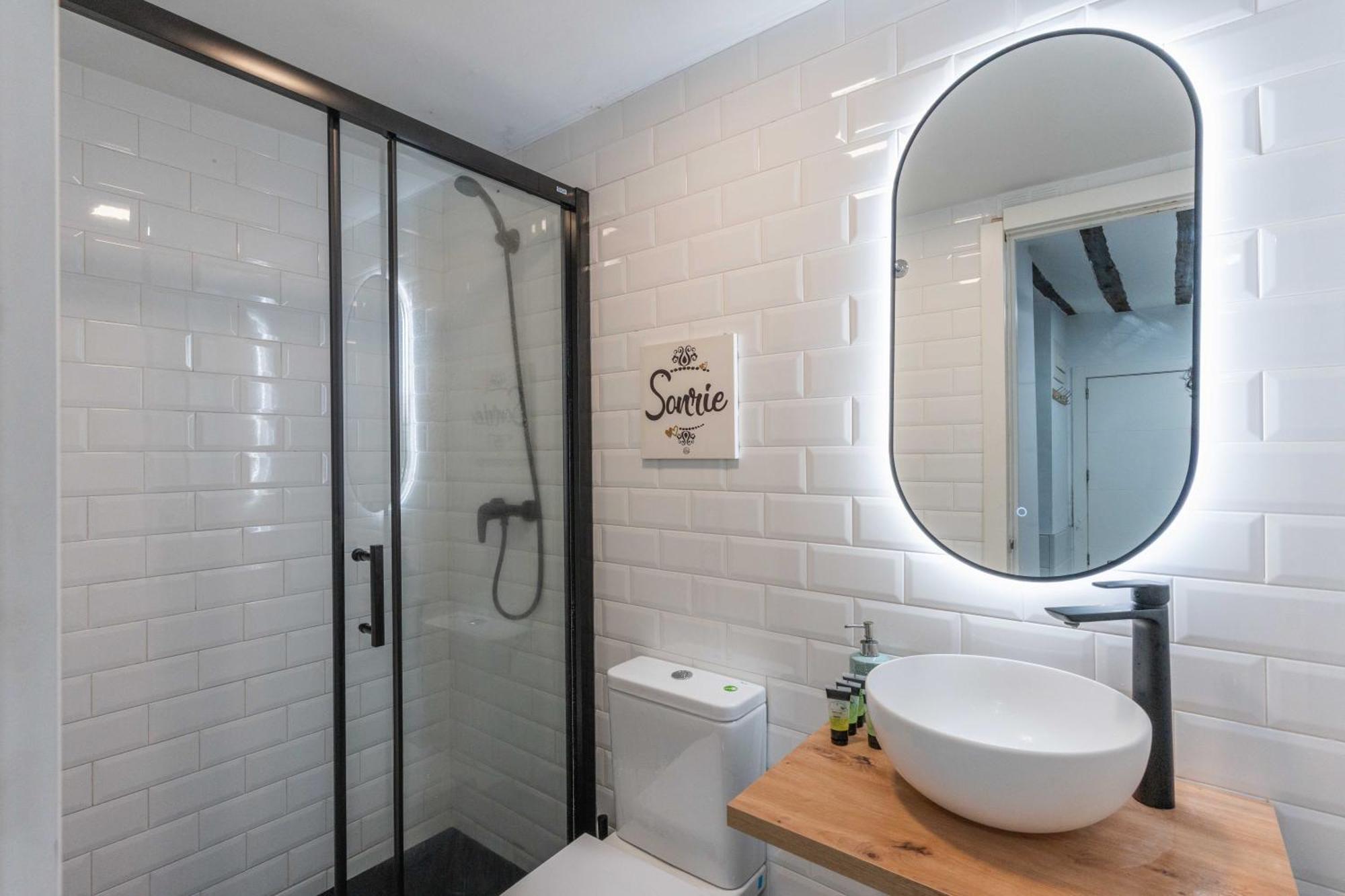 2 Bedrooms 1 Bathroom Furnished - Malasana - Modern In Downtown Area - Mintystay *