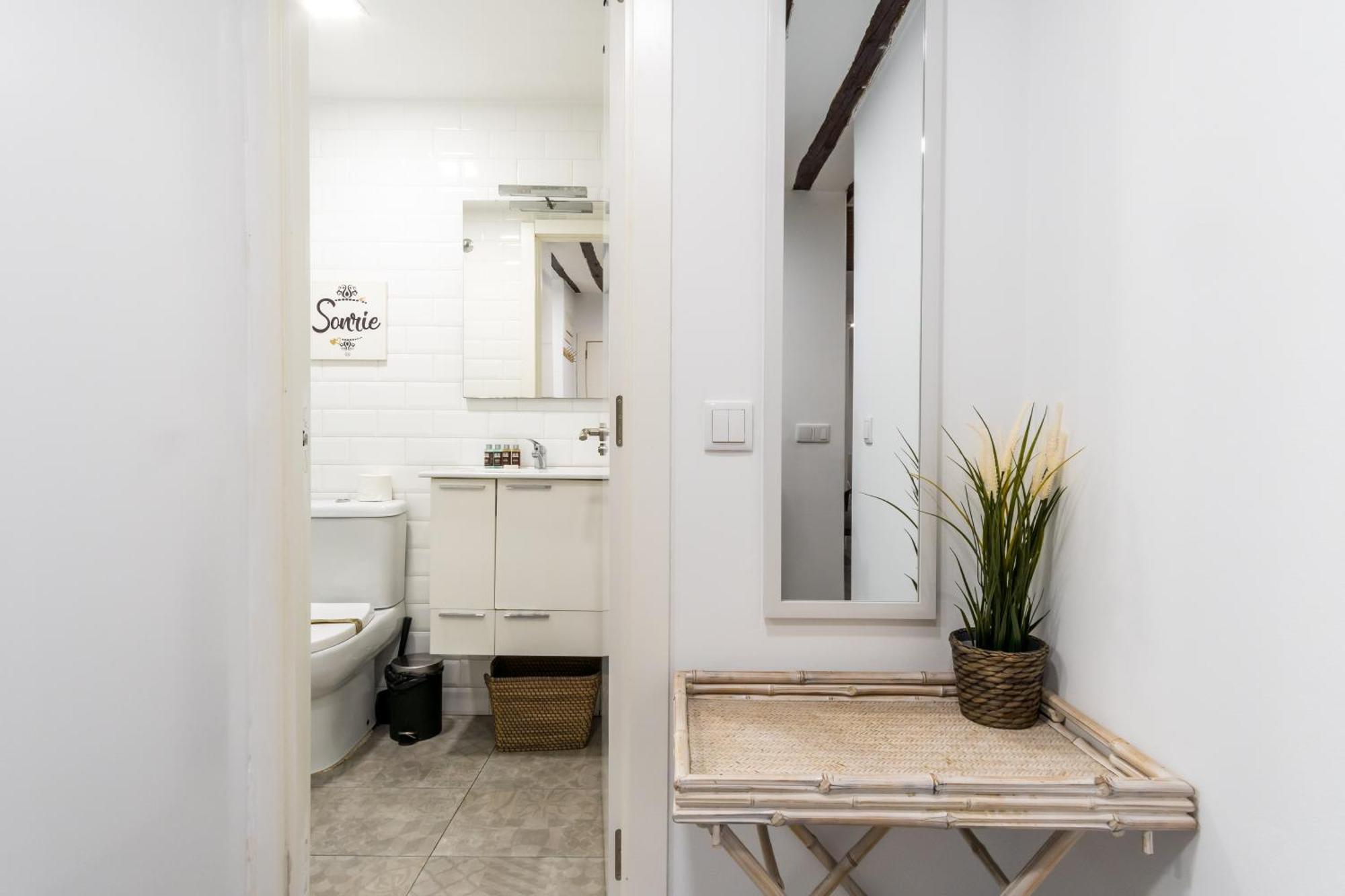 Appartamento 2 Bedrooms 1 Bathroom Furnished - Malasana - Modern In Downtown Area - Mintystay *