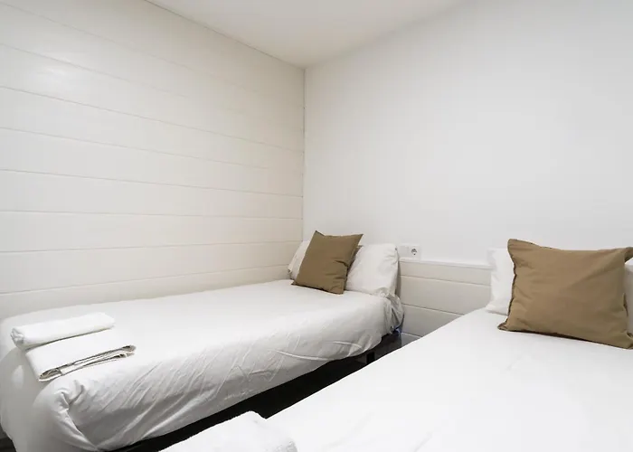 2 Bedrooms 1 Bathroom Furnished - Malasana - Modern In Downtown Area - Mintystay