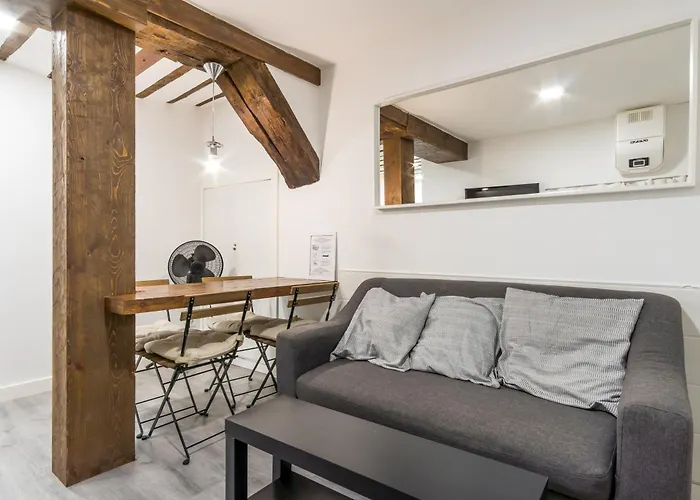 2 Bedrooms 1 Bathroom Furnished - Malasana - Modern In Downtown Area - Mintystay